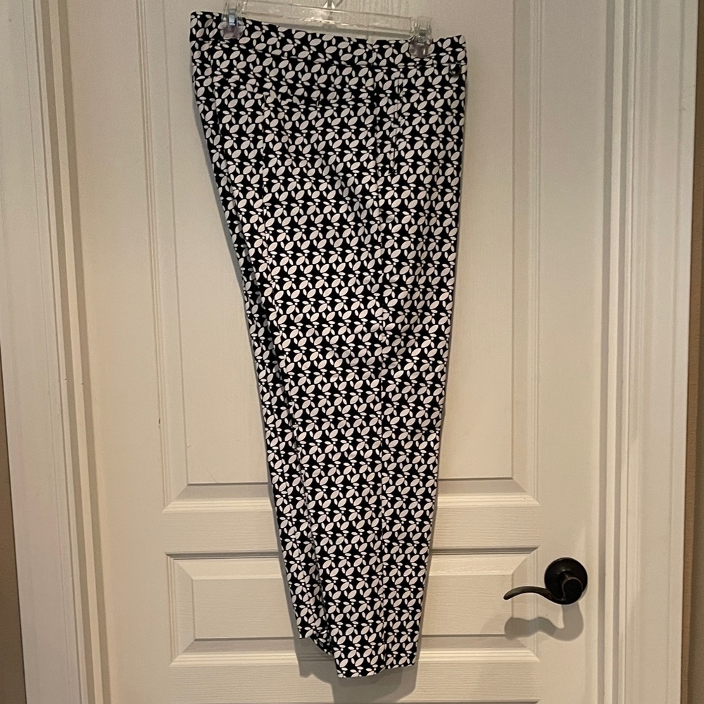 Black and White Geometric Print capri pants